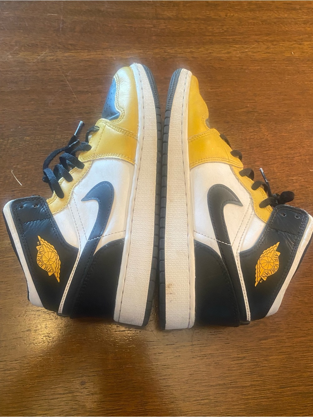 Air Jordan 1 Mid Yellow Black White Basketball sneakers youth 5Y DQ8423-701 EUC